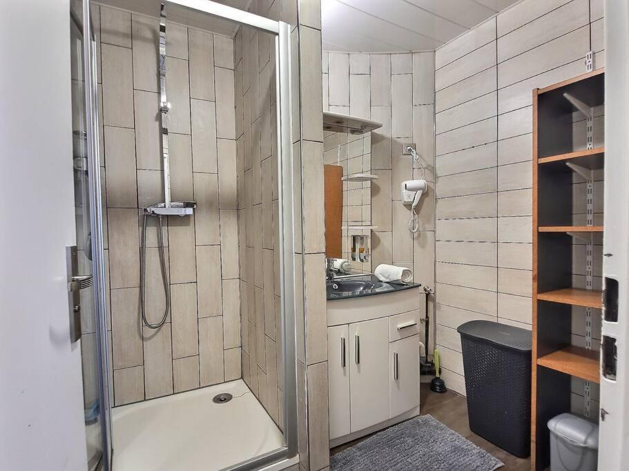 Le Cosy Wiener *Paris*Gare A 300 M*Disneyland* Шам-сюр-Марн Екстер'єр фото